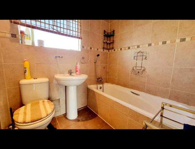 2 BEDROOM TOWNHOUSE FOR SALE IN VERWOERDPARK